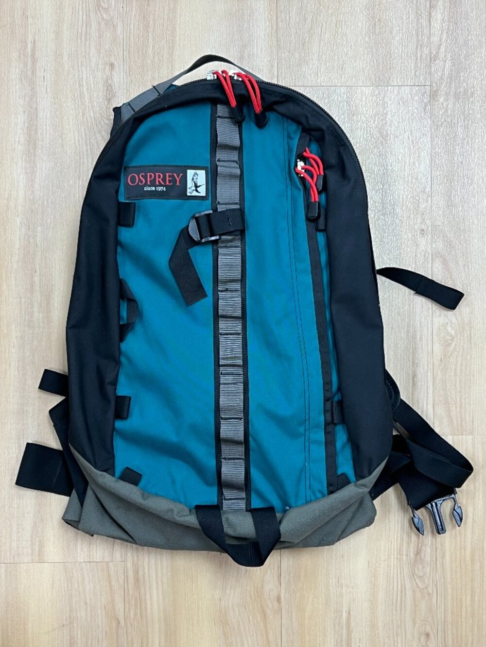 Osprey Heritage Simplex 20L hiking camping backpack retro gorpcore